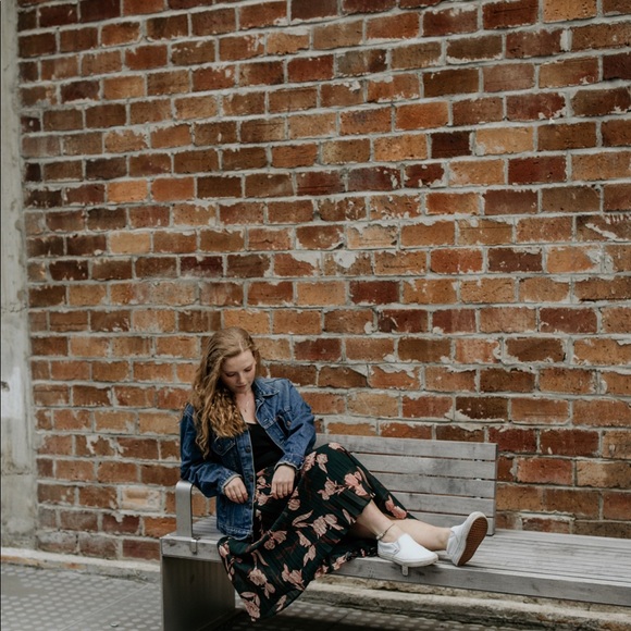 Meet your Posher, Mariah - Picture 2 of 3